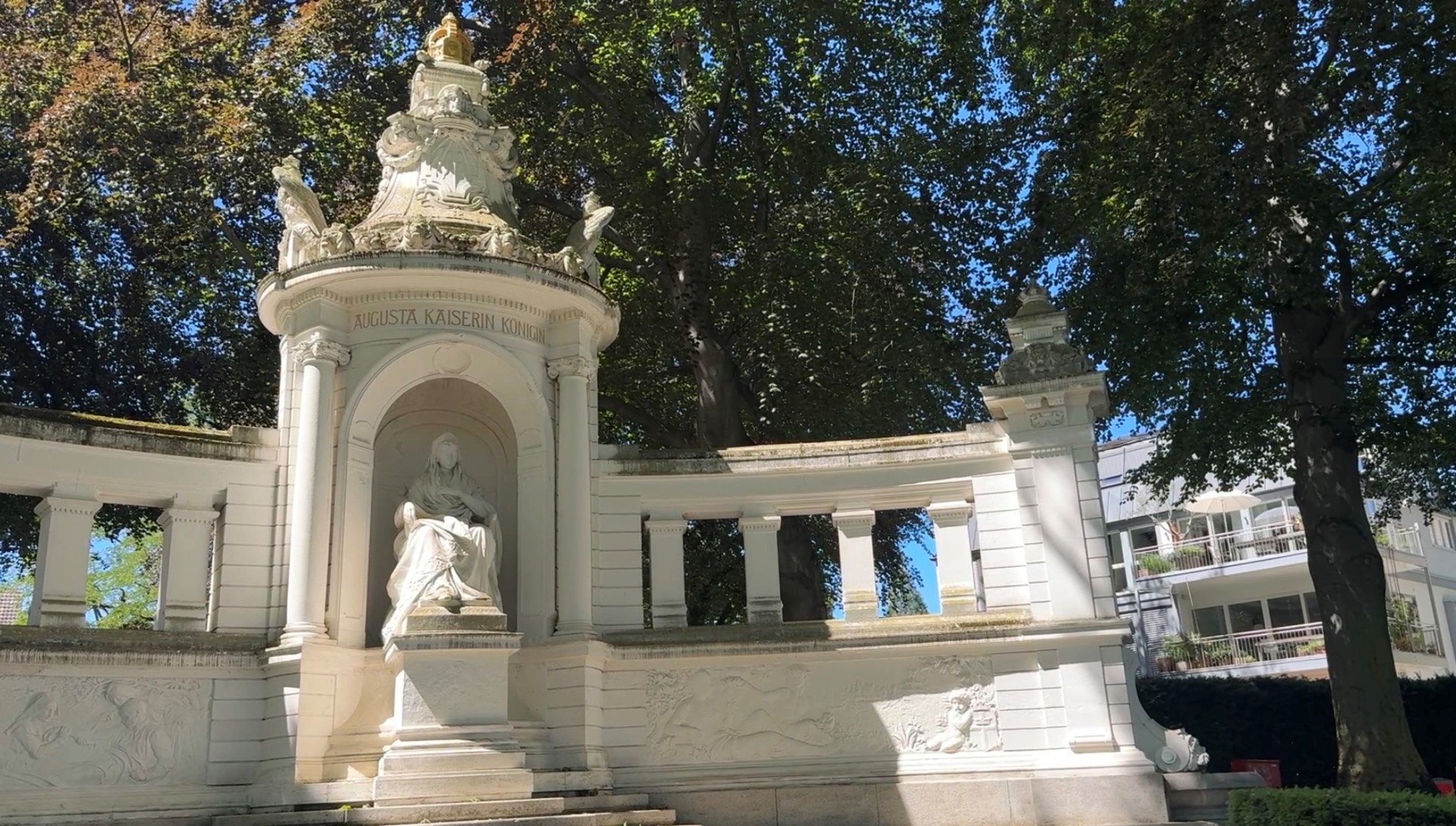 Kaiserin-Augusta-Denkmal