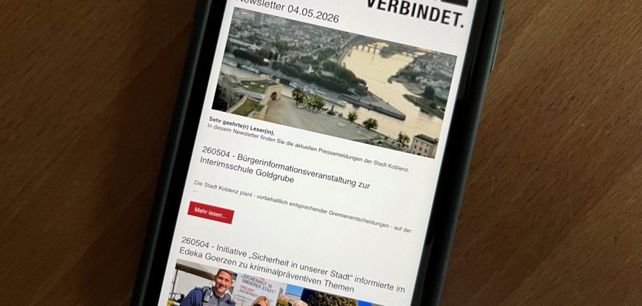 Foto von Smartphone mit geöffnetem Newsletter der Stadt Koblenz Foto von Smartphone mit geöffnetem Newsletter der Stadt Koblenz