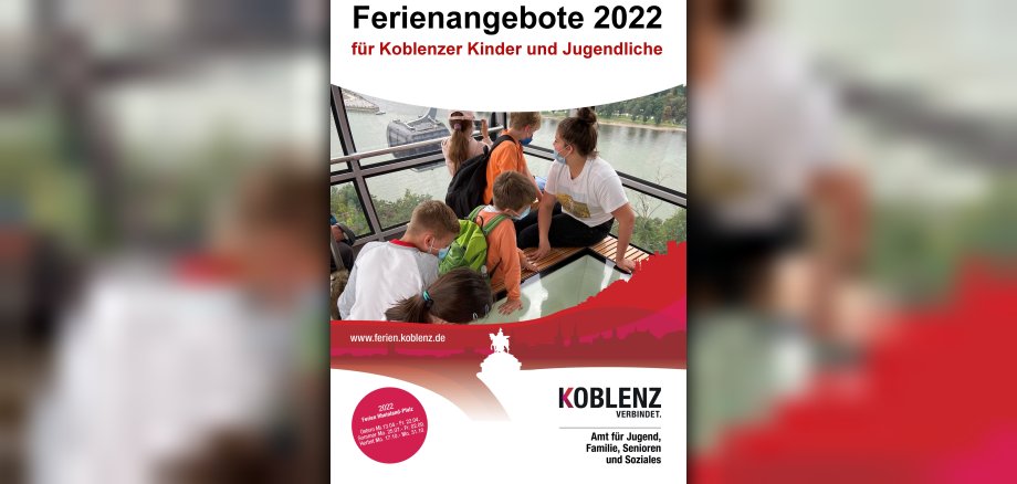 Titelseite Ferienprogramm 2022 - Bild mit Kindern in der Koblenzer Seilbahn