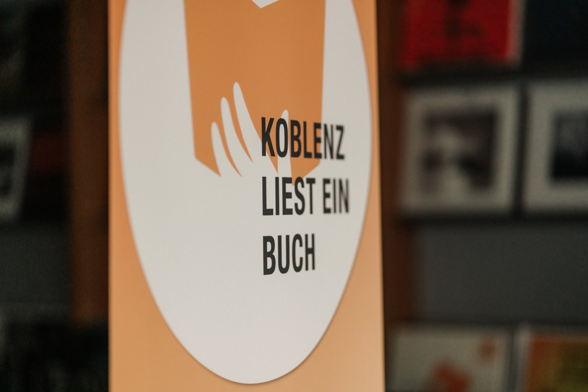 Banner "Koblenz liest ein Buch"