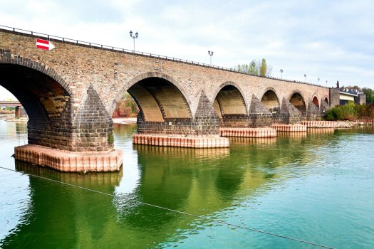 N 2.jpg