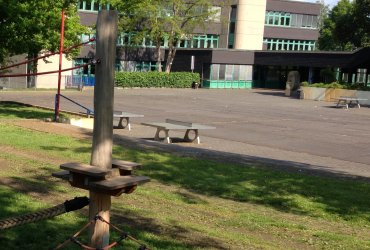 Gymnasium auf dem Asterstein.jpg