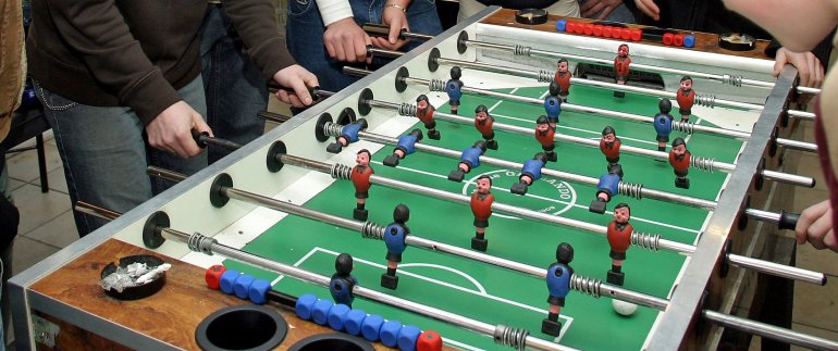 Kicker-Tisch Kicker-Tisch