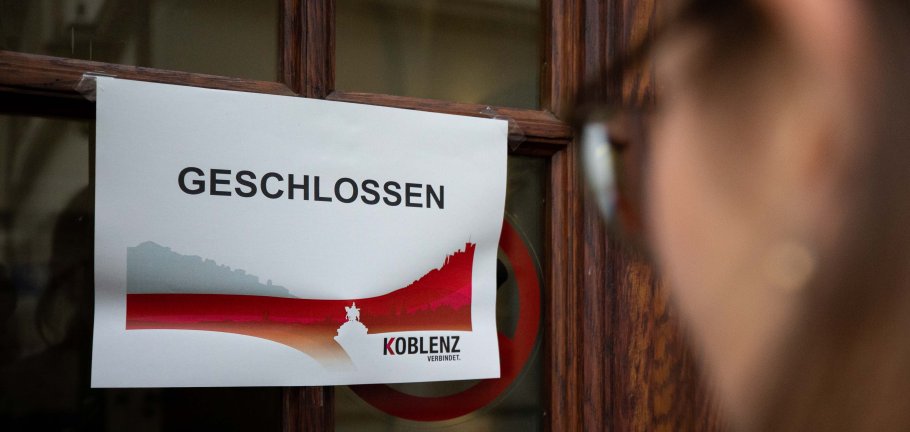 An den Weihnachtsfeiertagen und zwischen Jahren haben nicht alle Einrichtungen der Stadtverwaltung Koblenz wie gewohnt geöffnet. Die Stadt rät daher, dass sich Bürgerinnen und Bürger zuvor informieren sollen, ob ein Besuch überhaupt möglich ist. An den Weihnachtsfeiertagen und zwischen Jahren haben nicht alle Einrichtungen der Stadtverwaltung Koblenz wie gewohnt geöffnet. Die Stadt rät daher, dass sich Bürgerinnen und Bürger zuvor informieren sollen, ob ein Besuch überhaupt möglich ist.