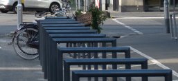 Neue Fahrradbügel in der Rizzastraße Neue Fahrradbügel in der Rizzastraße