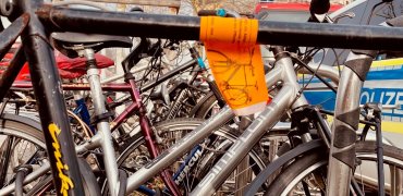 Zurückgelassene Fahrräder am Hauptbahnhof