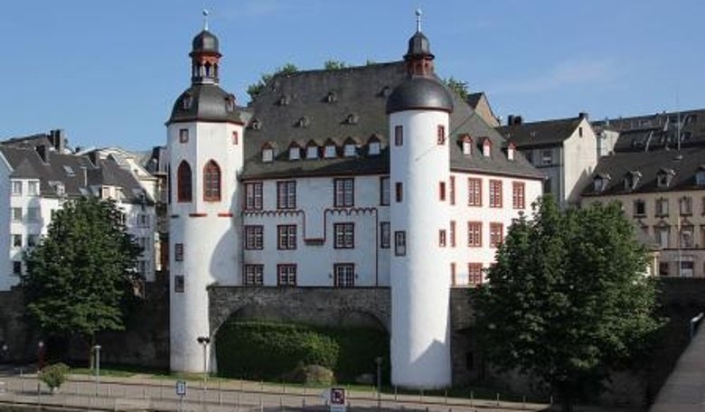 Alte Burg von Nordwesten_Stadtarchiv.jpg