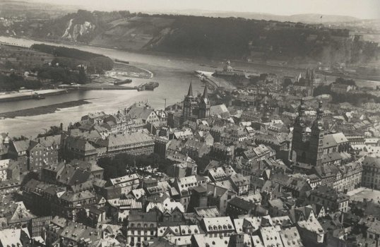 05 Luftaufnahme der Altstadt, um 1925-1930.jpg