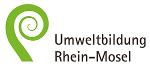 Logo des Netzwerks Umweltbildung Rhein-Mosel mit einem symbolisierten Farnblatt und dem Schriftzug Umweltbildung Rhein-Mosel