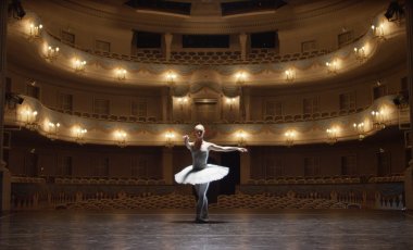 Ballerina im Theater Forum_Totale.jpg