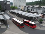 Foto mit Bussen auf dem zentralen Busbahnhof vor dem Hauptbahnhof Koblenz