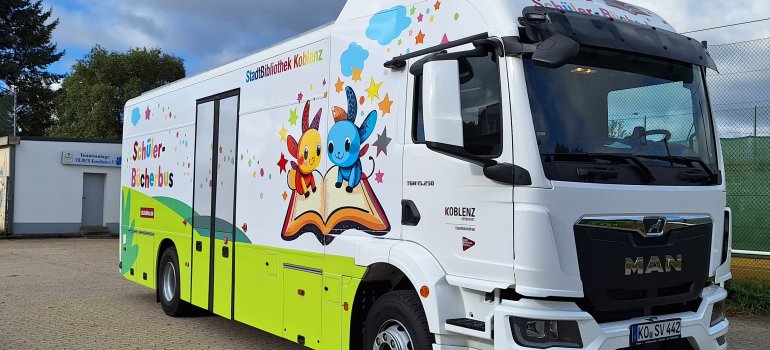 Ansicht des neuen Schüler-Bücherbusses Ansicht des neuen Schüler-Bücherbusses