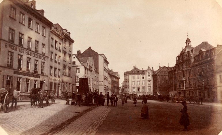 Blick über den Florinsmarkt Richtung Burgstraße, um 1890 Blick über den Florinsmarkt Richtung Burgstraße, um 1890