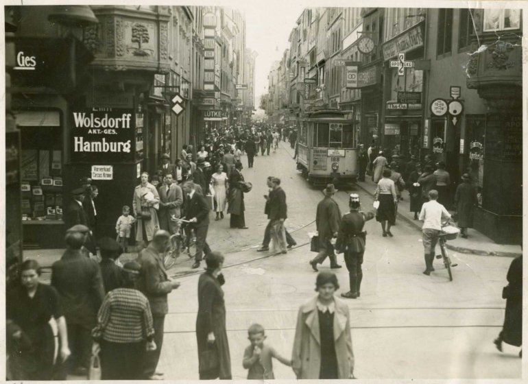 Blick von der Kreuzung Vier Türme in die Löhrstraße, 1936 Blick von der Kreuzung Vier Türme in die Löhrstraße, 1936