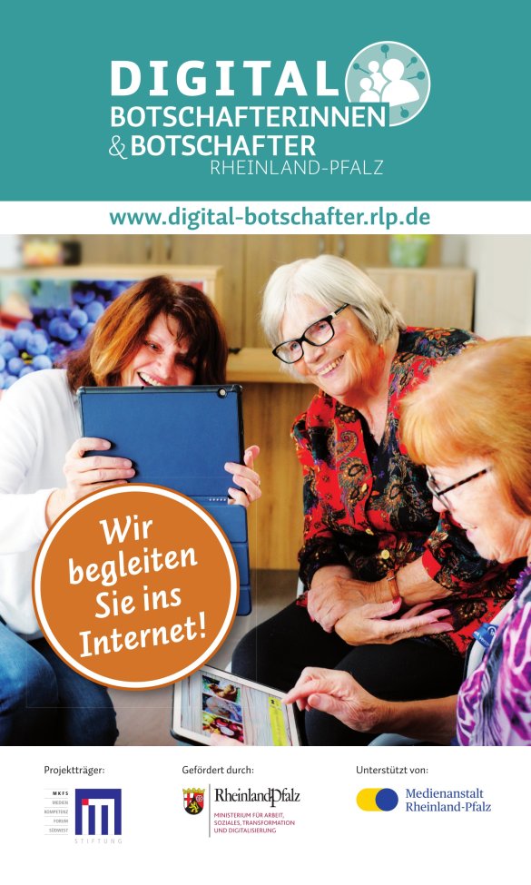 Digitalbotschafterinnen und -botschafter Rheinland-Pfalz - www.digital-botschafter.rlp.de Digitalbotschafterinnen und -botschafter Rheinland-Pfalz - www.digital-botschafter.rlp.de - zu sehen: Eine Frau erklärt zwei älteren Frauen etwas an einem Tablet