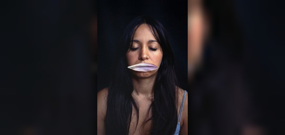 Alamilla – Transformationen des Schweigens Selbstportrait Alamilla – Transformationen des Schweigens Selbstportrait