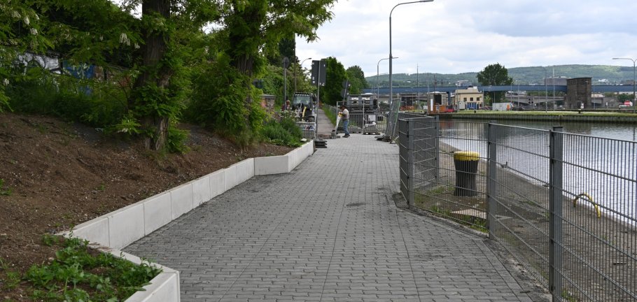 Der Leinpfad am Theodor-Heuss-Moselufer in Metternich ist wieder geöffnet. Ab Donnerstag wird jedoch ein Anschlussstück in Richtung Schleuse gepflastert, wofür der Wegabschnitt für eine Woche gesperrt werden muss. Der Leinpfad am Theodor-Heuss-Moselufer in Metternich ist wieder geöffnet. Ab Donnerstag wird jedoch ein Anschlussstück in Richtung Schleuse gepflastert, wofür der Wegabschnitt für eine Woche gesperrt werden muss.