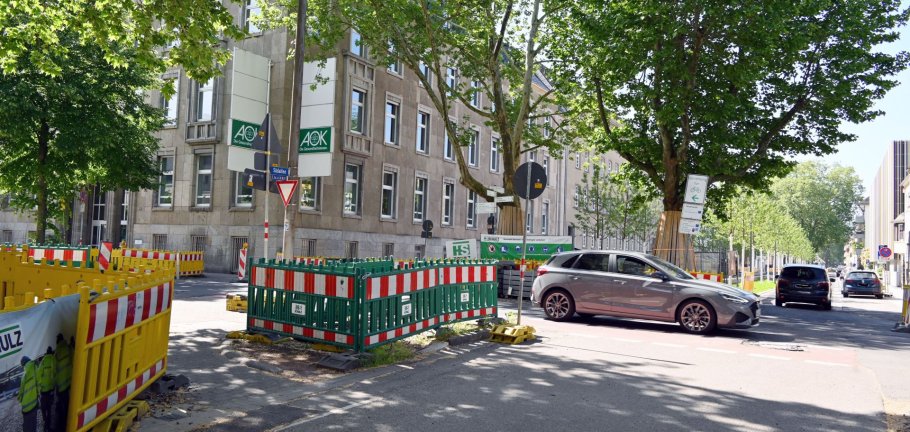 Die Kreuzung von Rizzastraße und Südallee ist ab 19. Mai für den Autoverkehr gesperrt. Umleitungen sind ausgeschildert. Die Kreuzung von Rizzastraße und Südallee ist ab 19. Mai für den Autoverkehr gesperrt. Umleitungen sind ausgeschildert.