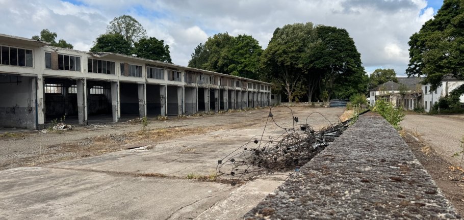 Die Fritsch-Kaserne wird zukünftig ein neues Wohnquartier abbilden. Derzeit sind die ersten Abrissarbeiten in vollem Gange. Die Fritsch-Kaserne wird zukünftig ein neues Wohnquartier abbilden. Derzeit sind die ersten Abrissarbeiten in vollem Gange.