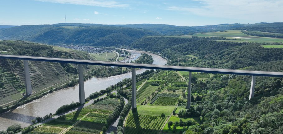 Drohnenaufnahme der Moseltalbrücke A 61 Drohnenaufnahme der Moseltalbrücke A 61