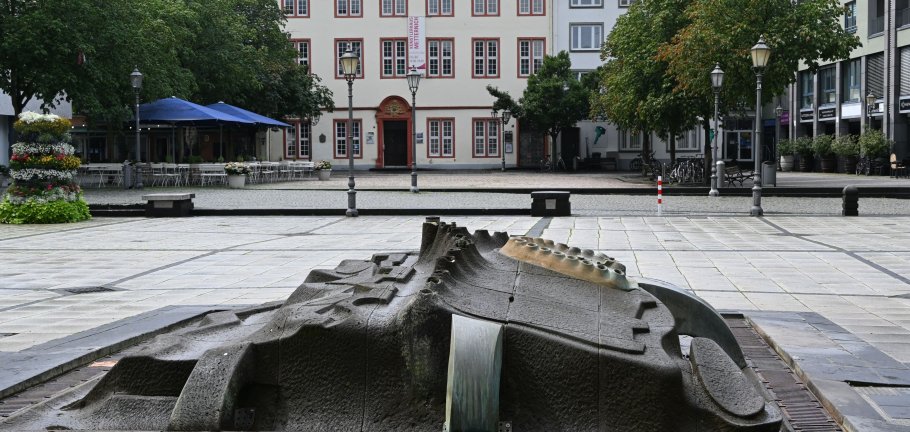 Ein Brunnen aus dem kein Wasser sprudelt.