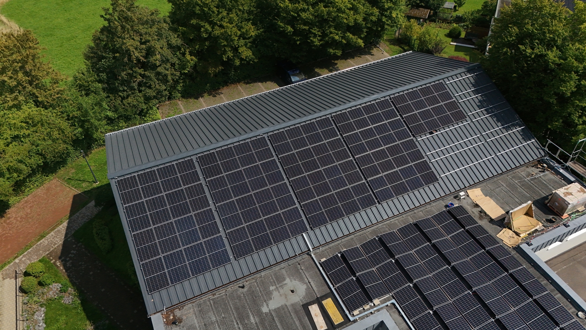 Bereit für eigenen Strom aus Sonnenkraft: Die Grundschule in Immendorf hat eine Solaranlage erhalten. Auf Initiative der evm, Stadt Koblenz und SWK.