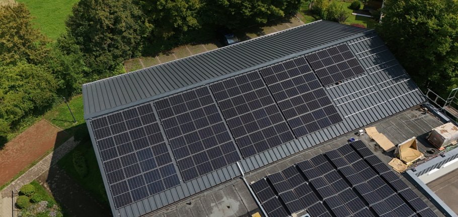 Bereit für eigenen Strom aus Sonnenkraft: Die Grundschule in Immendorf hat eine Solaranlage erhalten. Auf Initiative der evm, Stadt Koblenz und SWK. Bereit für eigenen Strom aus Sonnenkraft: Die Grundschule in Immendorf hat eine Solaranlage erhalten. Auf Initiative der evm, Stadt Koblenz und SWK.