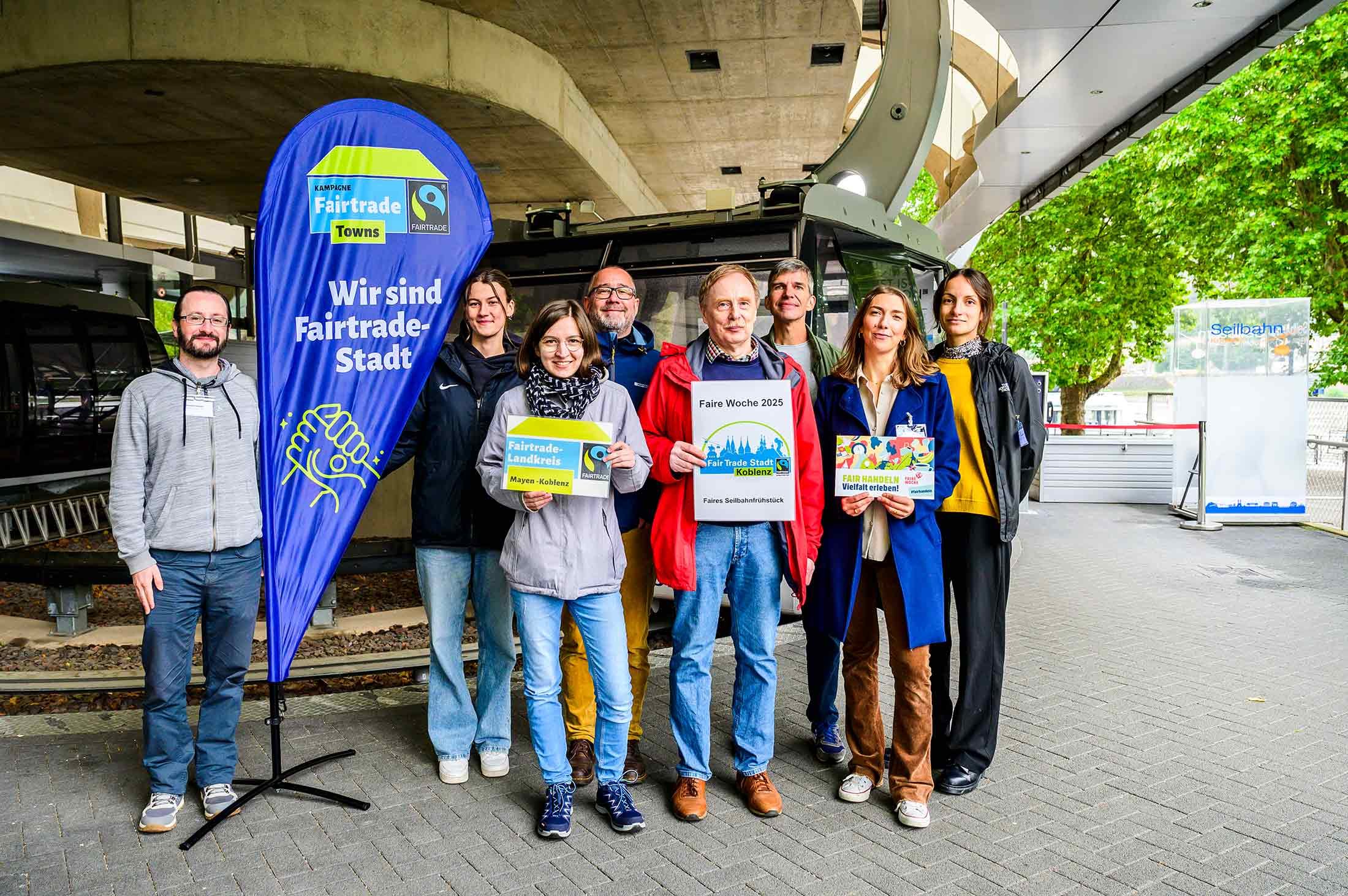 Orga-Team und Helfer des Fairen Seilbahnfrühstücks in der Talstation der Koblenzer Seilbahn