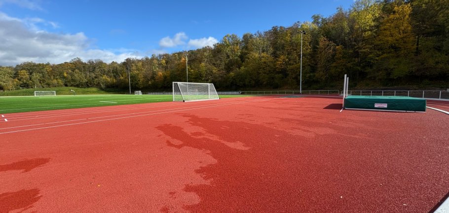 Das Außengelände der Bezirkssportanlage der Schmitzers Wiese ist fertiggestellt.  Das Außengelände der Bezirkssportanlage der Schmitzers Wiese ist fertiggestellt.