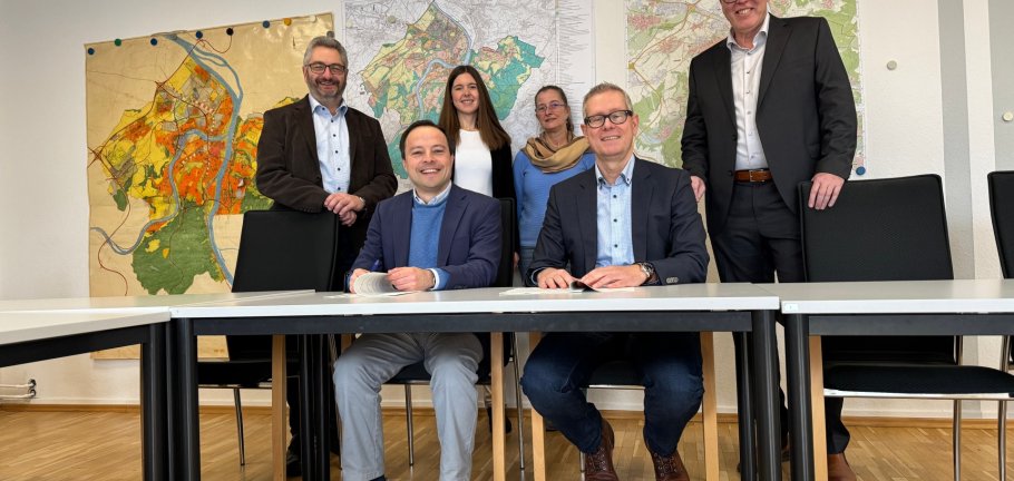 Von links unten Baudezernent Prof. Dr. Andreas Lukas, Markus Gerhards, Direktor der Niederlassung West der Autobah GmbH des Bundes Von Links oben Dr.-Ing. Kai Mifka, Leiter Tiefbauamt Stadt Koblenz, Luisa Heinemann, Tiefbauamt Stadt Koblenz, Anja May, Tiefbauamt Stadt Koblenz, Matthias Hannappel, Leiter der Außenstelle Montabaur Autobahn GmbH West.  