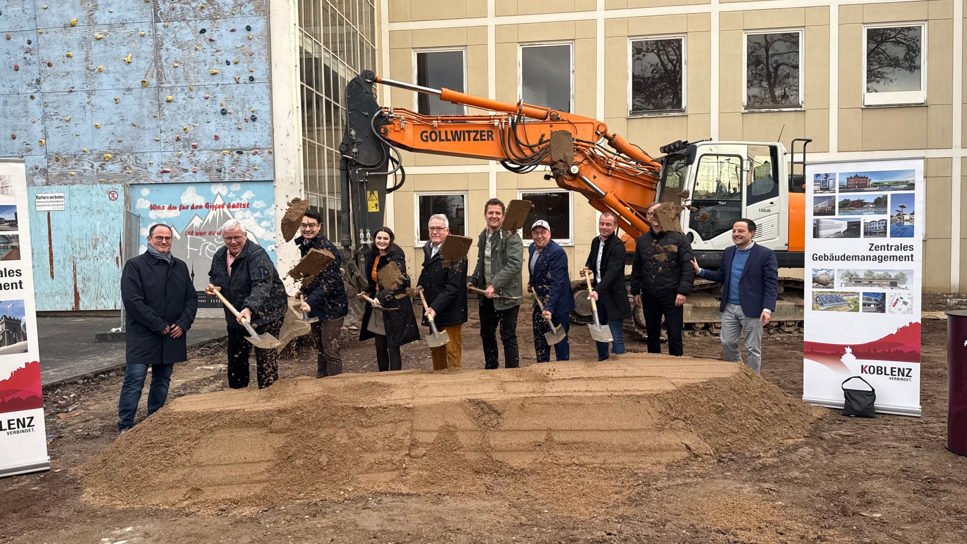 Mit einem symbolischen Spatenstich wurde der Baustart des 3-geschossigen Erweiterungsbaus der Clemens-Brentano-/Overberg Realschule plus eingeläutet. 