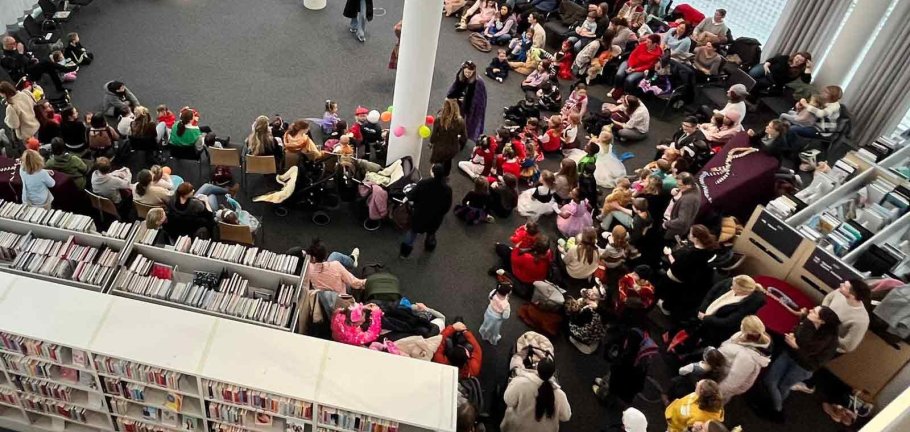 In der Stadtbibliothek Koblenz fand eine lustige Karnevals-Vorlesestunde für Kinder statt.