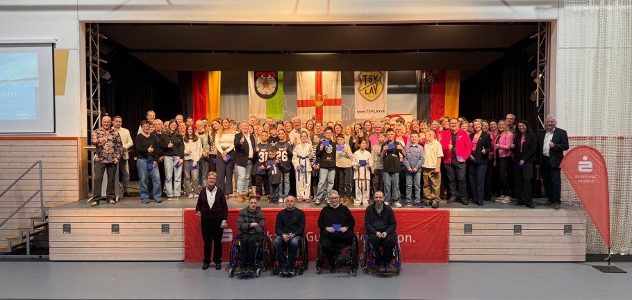 151 Athletinnen und Athleten aus 20 Koblenzer Verein wurden dafür geehrt, im Jahr 2025 den ersten bis dritten Platz bei Deutschen-, Europa- oder Weltmeisterschaften belegt zu haben. 