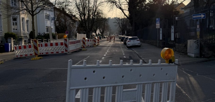 Die Kanalbauarbeiten der Mainzer Straße befinden sich im 2. Bauabschnitt. Die Kanalbauarbeiten der Mainzer Straße befinden sich im 2. Bauabschnitt.