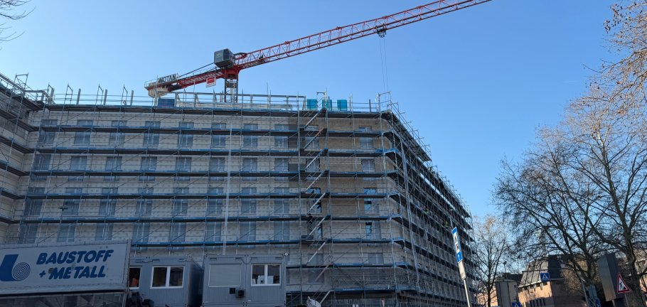 Für den Abbau des Krans sind verkehrliche Einschränkungen im Kreuzungsbereich leider unumgänglich. Für den Abbau des Krans sind verkehrliche Einschränkungen im Kreuzungsbereich leider unumgänglich.