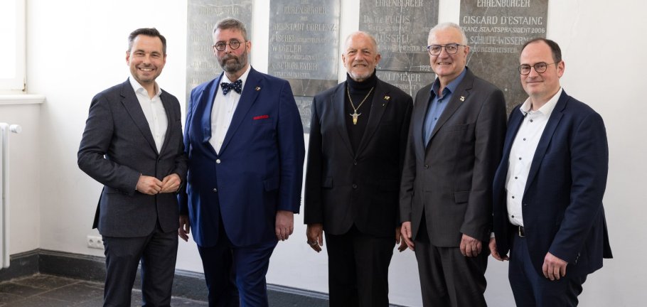 v.l.n.r.: Oberbürgermeister David Langner; Preisträger: Stefan Stillger, Michael Hamlett, Uwe Hüser; Kulturdezernent Ingo Schneider