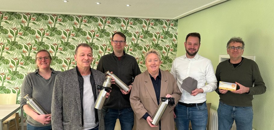 von Links: Nathalie Kasten (Sozialamt Stadt Koblenz), Michael Bungarten (AWO Kreisverband-Koblenz Stadt e.V.), Julian Sommer (Caritasverband Koblenz e.V.), Ulrike Mohrs, Thomas Putz (Sozialamt Stadt Koblenz) und Jürgen Michel (Die Schachtel e.V.) von Links: Nathalie Kasten (Sozialamt Stadt Koblenz), Michael Bungarten (AWO Kreisverband-Koblenz Stadt e.V.), Julian Sommer (Caritasverband Koblenz e.V.), Ulrike Mohrs, Thomas Putz (Sozialamt Stadt Koblenz) und Jürgen Michel (Die Schachtel e.V.)