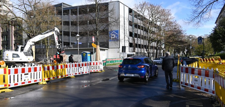 Der Kreuzungsbereich von Ludwigstraße und Südallee ist ab 8. April voll gesperrt. Eine Umleitung wird ausgeschildert. Der Kreuzungsbereich von Ludwigstraße und Südallee ist ab 8. April voll gesperrt. Eine Umleitung wird ausgeschildert.