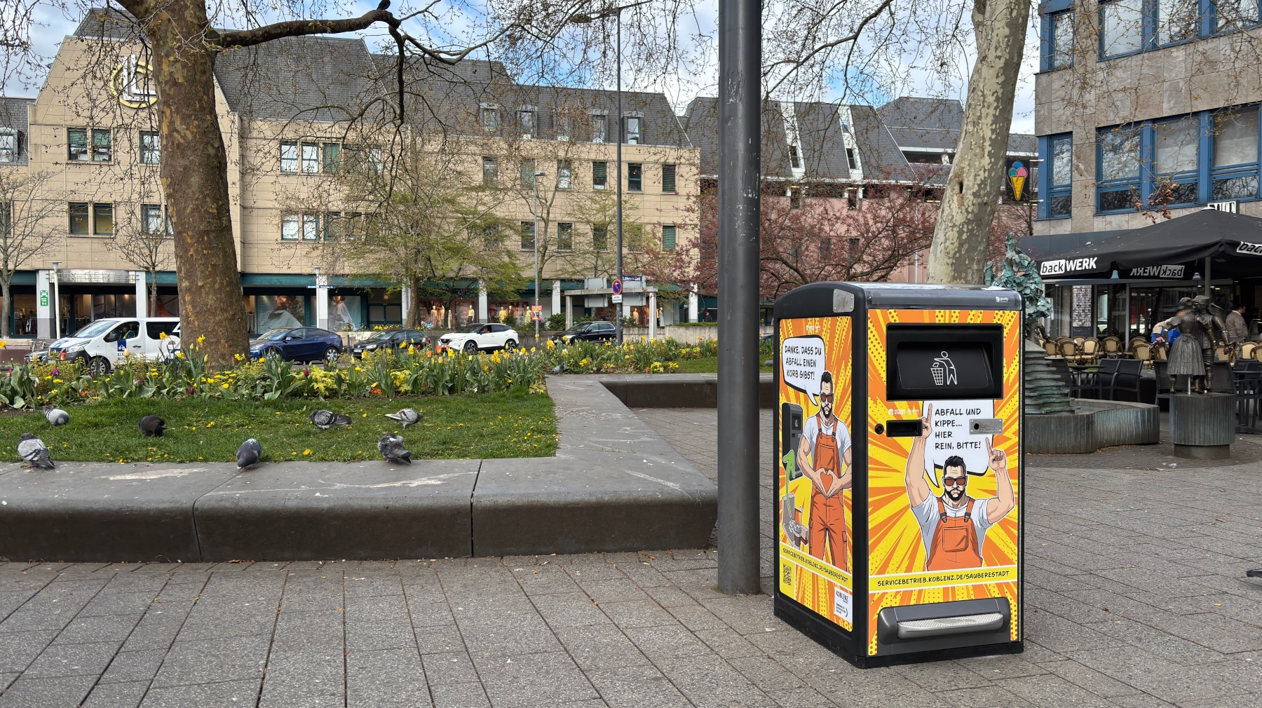 Am Löhrrondell befindet sich einer von mehreren Papierkörben mit Verdichtungsfunktion. 