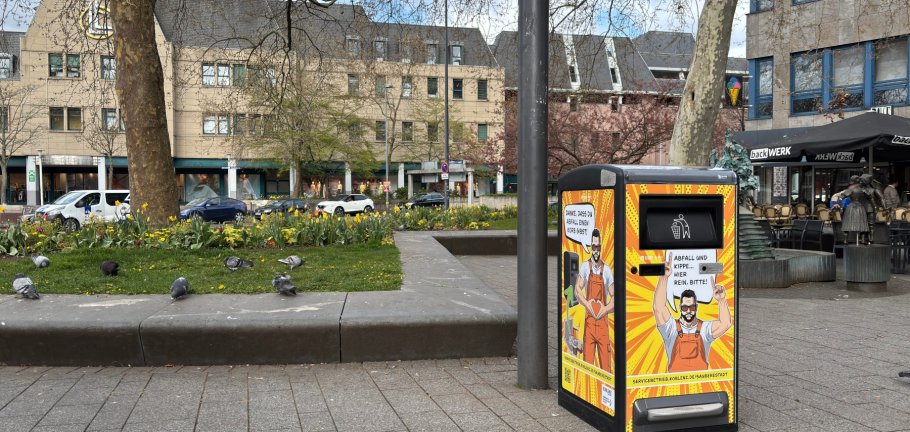 Am Löhrrondell befindet sich einer von mehreren Papierkörben mit Verdichtungsfunktion. Am Löhrrondell befindet sich einer von mehreren Papierkörben mit Verdichtungsfunktion.