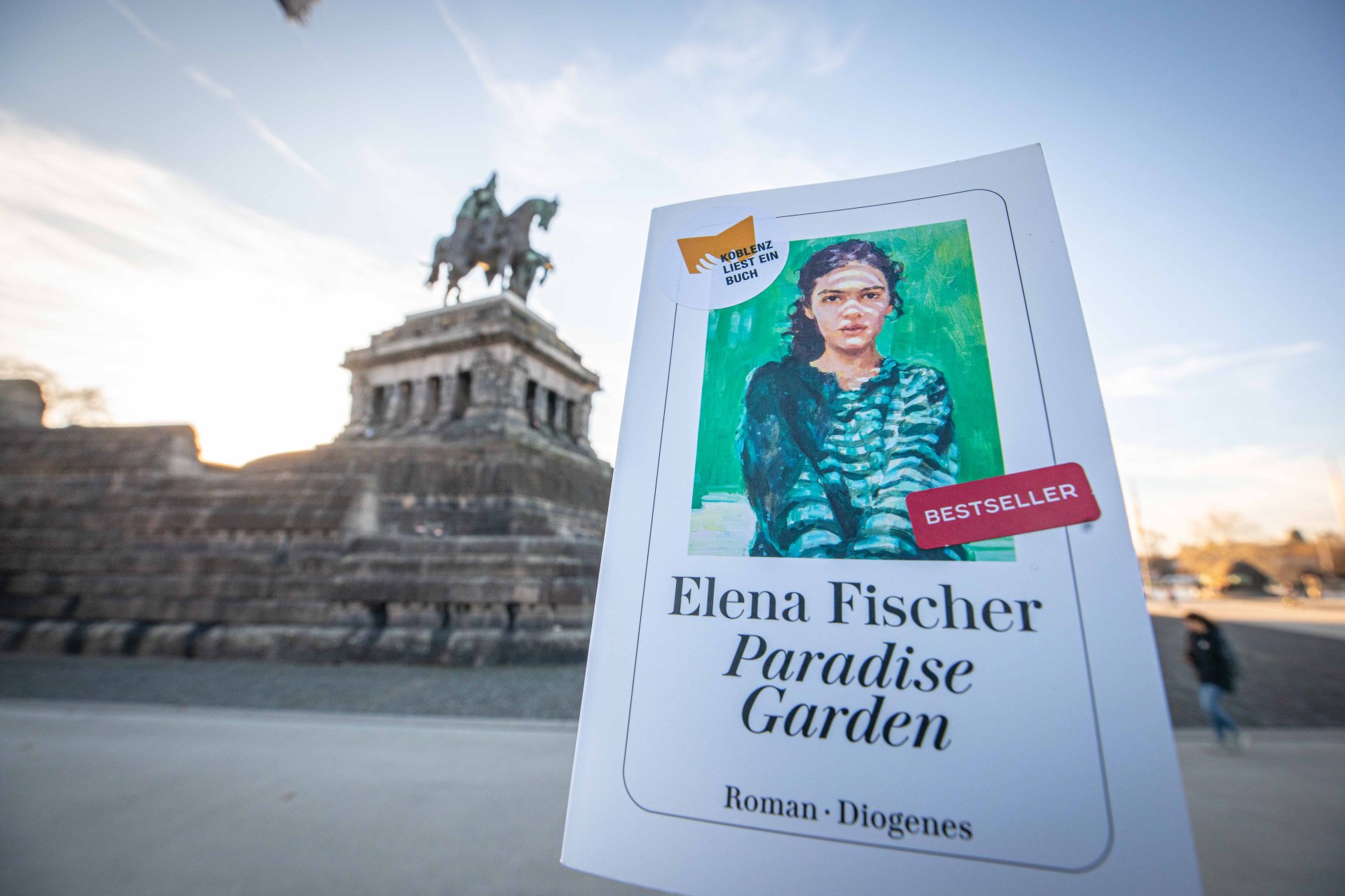 Der Roman „Paradise Garden“ von Elena Fischer ist 2026 das Buch bei "Koblenz liest ein Buch".