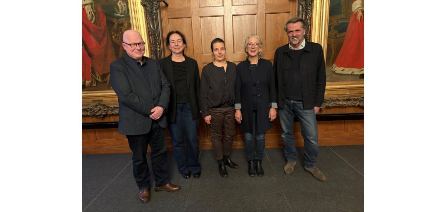 (v.l.n.r.) Die Mitglieder des Gestaltungsbeirates Prof. Dipl.-Ing. Alexander Reichel, Dipl.-Ing. Ingrid Marx, Dipl.-Ing. Edda Kurz, Prof. Dipl.-Ing. Ulrike Kirchner, Dipl.-Ing. Torsten Becker. (v.l.n.r.) Die Mitglieder des Gestaltungsbeirates Prof. Dipl.-Ing. Alexander Reichel, Dipl.-Ing. Ingrid Marx, Dipl.-Ing. Edda Kurz, Prof. Dipl.-Ing. Ulrike Kirchner, Dipl.-Ing. Torsten Becker.