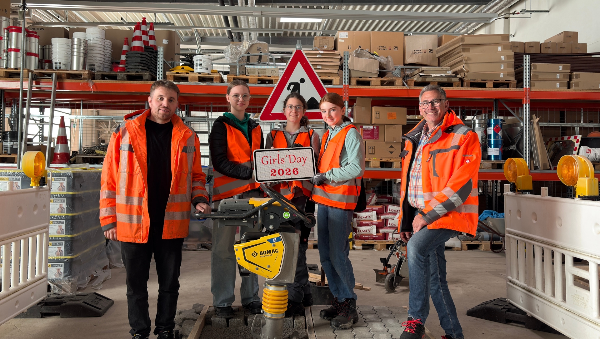 Beim diesjährigen Girls' Day beim Kommunalen Servicebetrieb Koblenz konnten Mädchen in die Berufe der Straßenbauerin sowie Umwelttechnologin in der Abfallwirtschaft hineinschnuppern. 