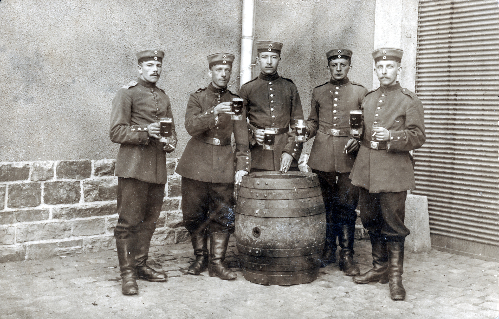 1915 ließen es sich Soldaten der Feldartillerie in der Kaserne Lützel gut gehen.