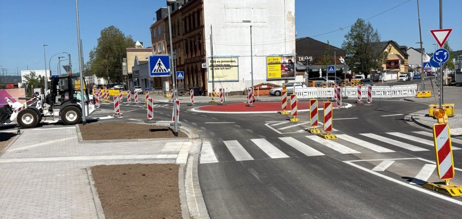 Der Kreisverkehr Andernacher Straße/ Wallersheimer Weg wird den Verkehrsfluss verbessern und das neue Wohnquartier „Rosenquartier“ anschließen. 