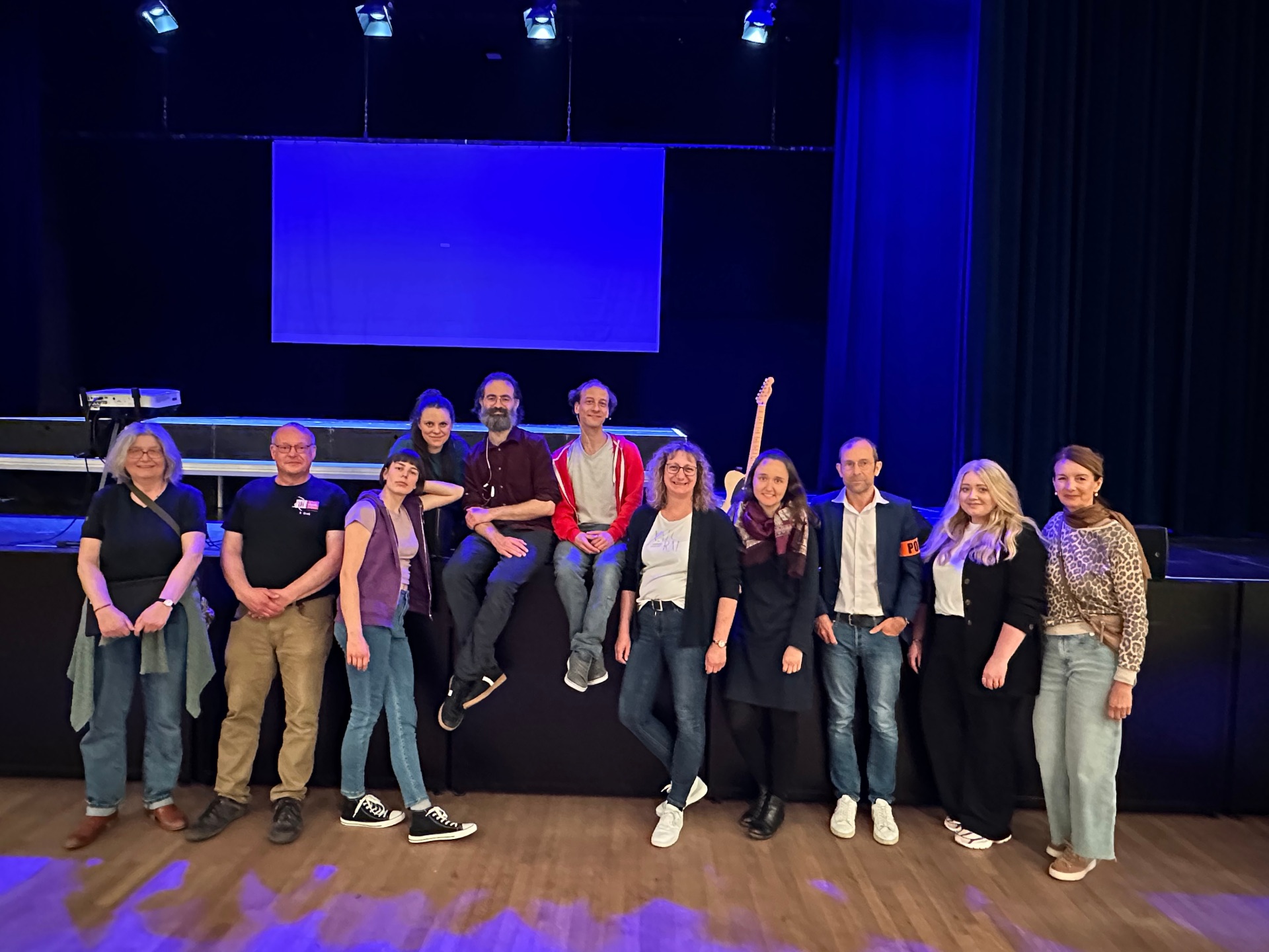 Das "Ensemble Bauchgefühl vom Schultheaterstudio Frankfurt" gemeinsam mit Kooperationspartner hier in Koblenz.