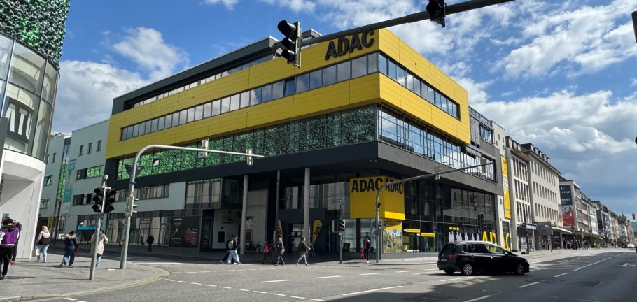 Die Lichtsignalanlage an der Kreuzung Luisenstraße/ Viktoriastraße ist ausgefallen. Die Lichtsignalanlage an der Kreuzung Luisenstraße/ Viktoriastraße ist ausgefallen.