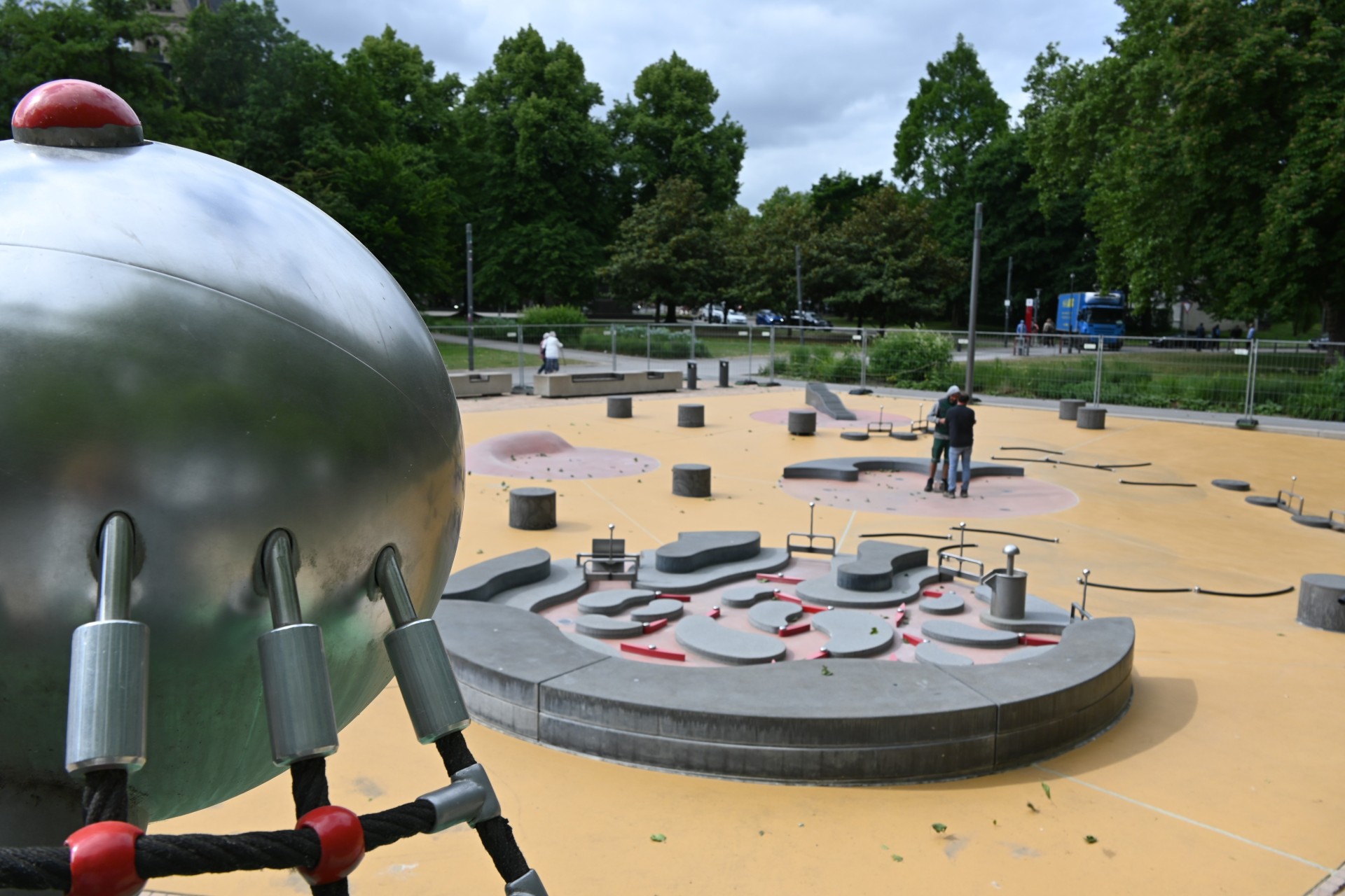 Der Wasserspielplatz ist aktuell außer Betrieb. Grund ist eine Störung der Steuerung.