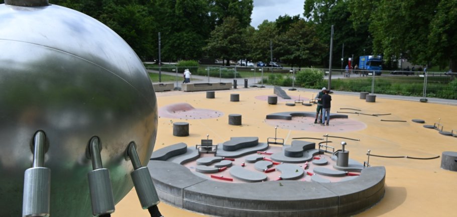 Der Wasserspielplatz ist aktuell außer Betrieb. Grund ist eine Störung der Steuerung.