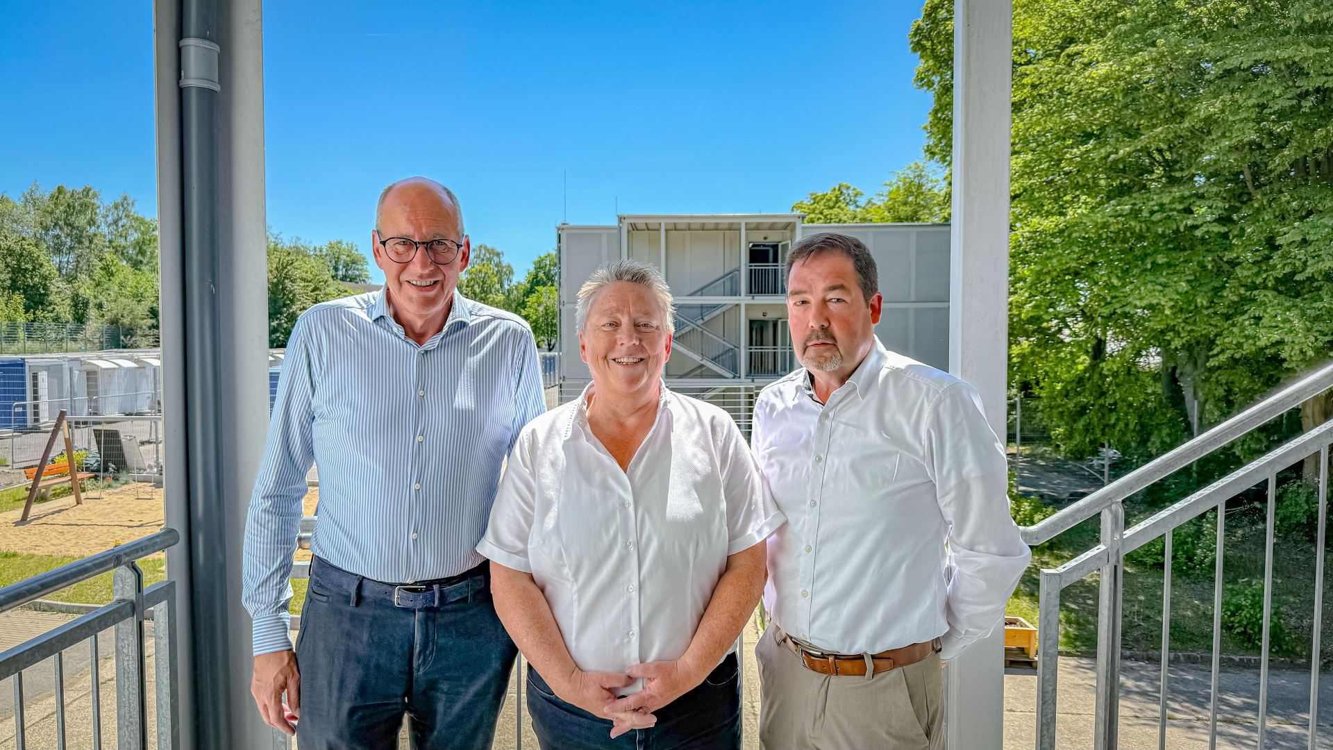 v.l.n.r.: Thomas Brahm (Vorstandsvorsitzender Debeka), Ulrike Mohrs (Bürgermeisterin Stadt Koblenz), Joachim Hinse (Leiter Immobilienverwaltung Debeka)
